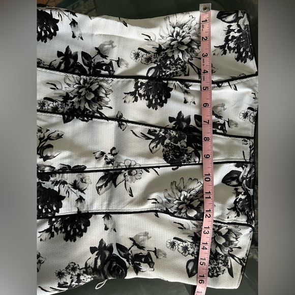 Elegant White House Black Market Bustier - size 10 - Picture 5 of 12